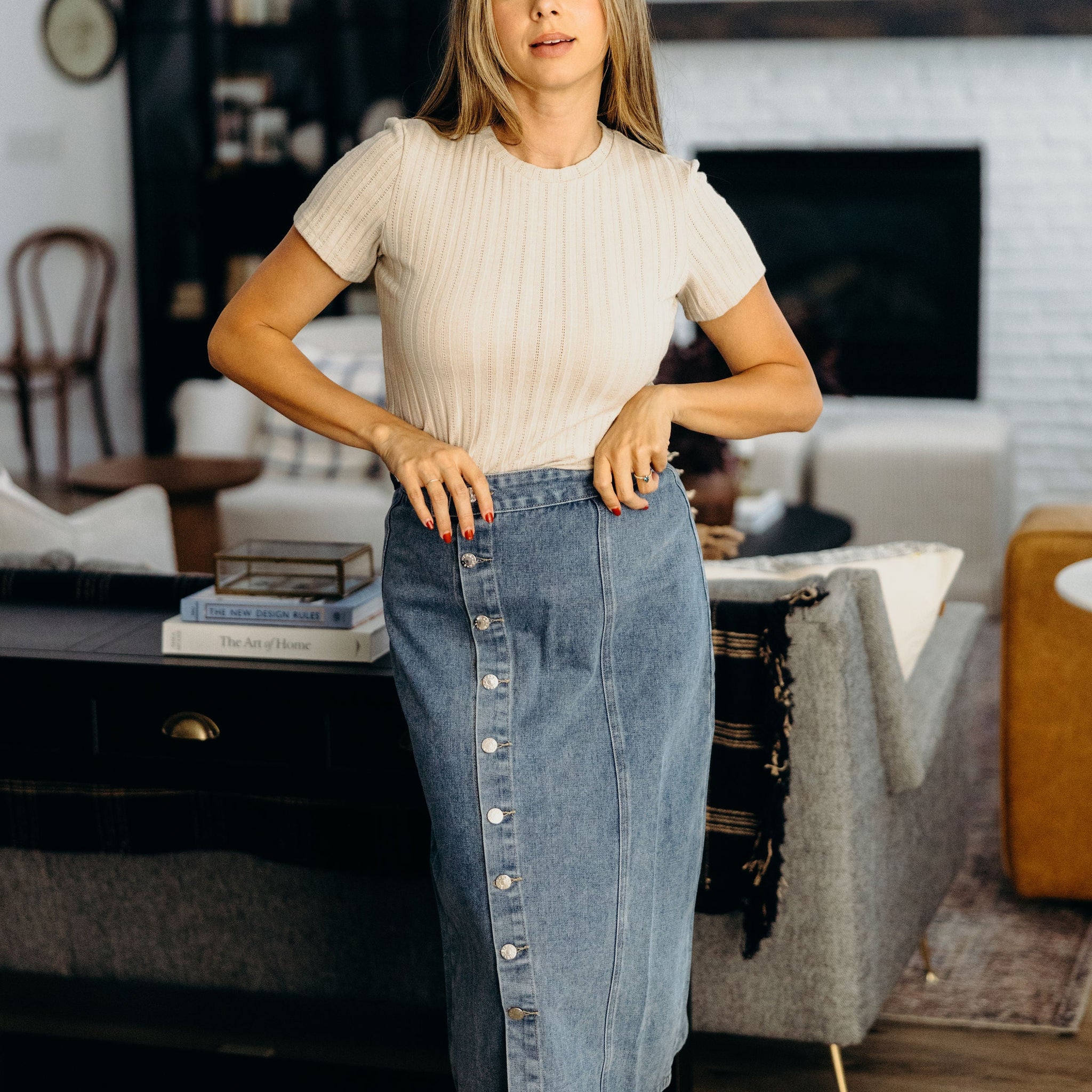 BUTTON FRONT DENIM SKIRT IN MEDIUM WASH