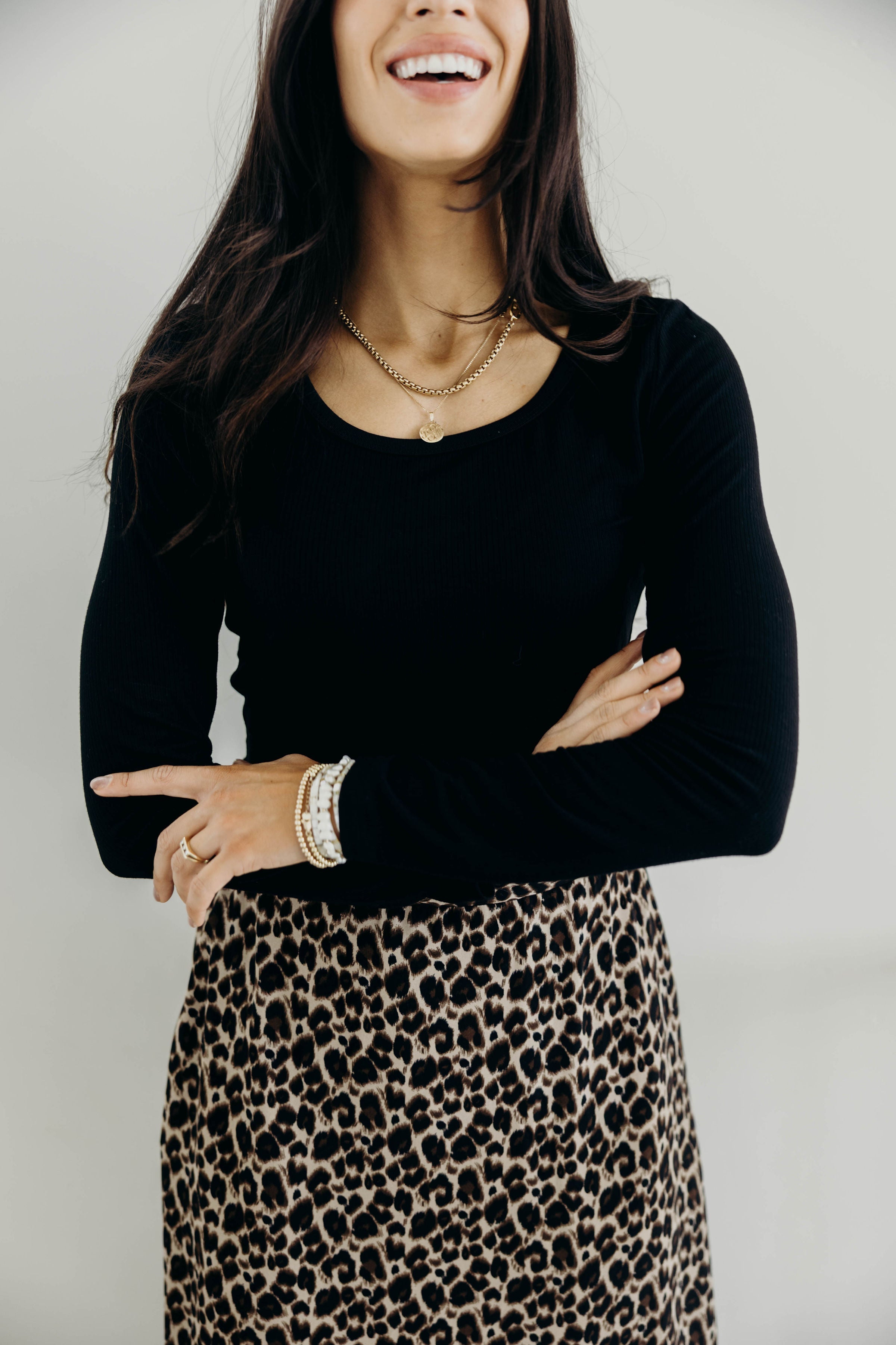 LONG SLEEVE SCOOP TEE IN BLACK