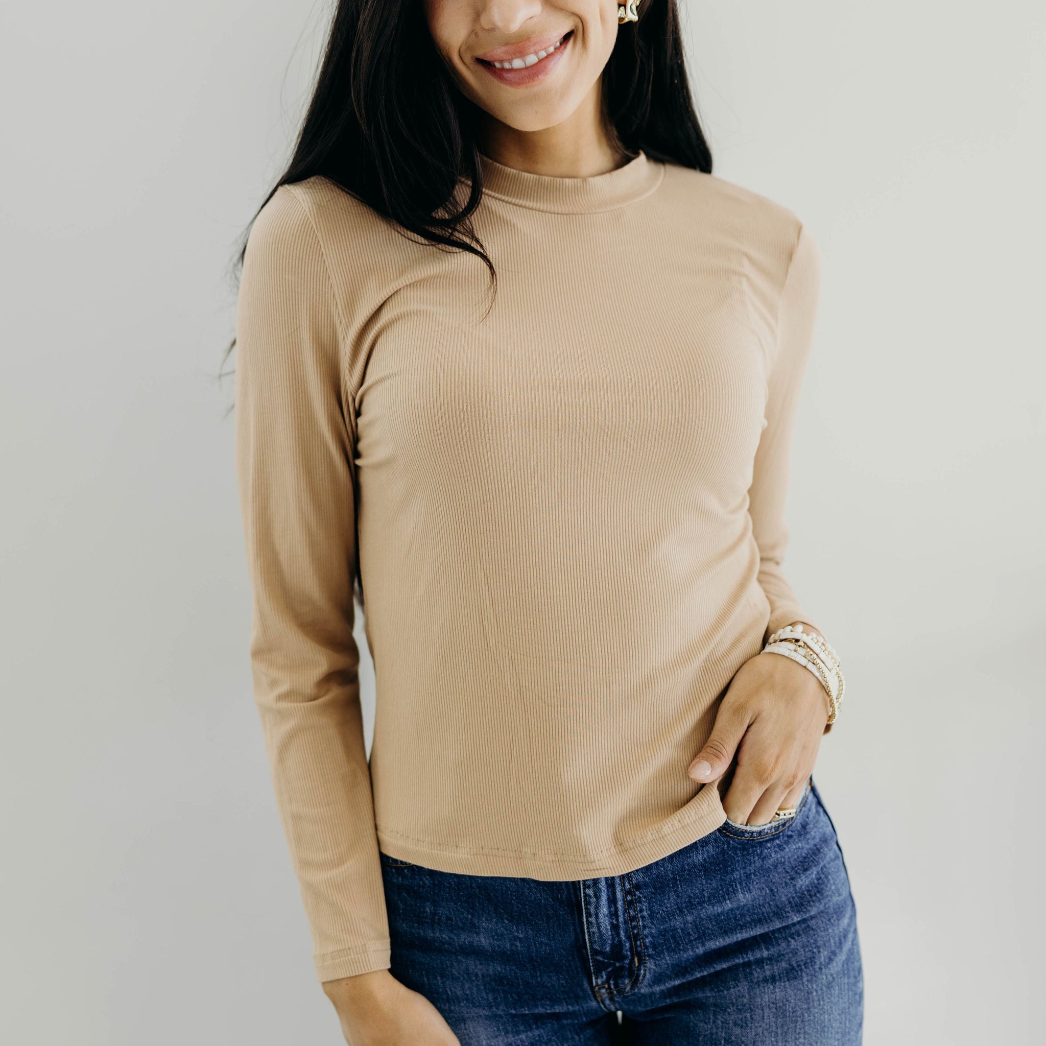 LONG SLEEVE MOCKNECK IN TAUPE