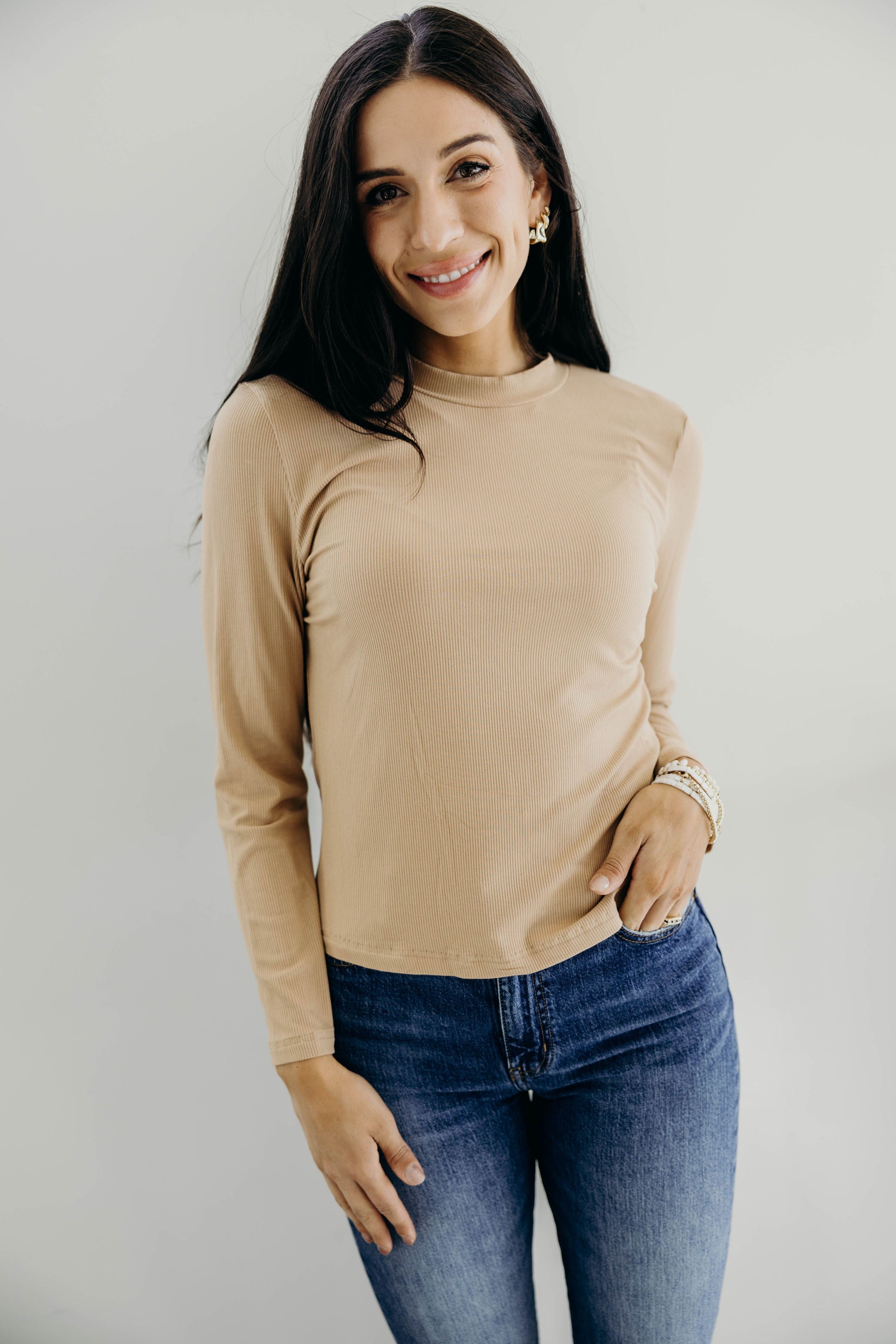 LONG SLEEVE MOCKNECK IN TAUPE