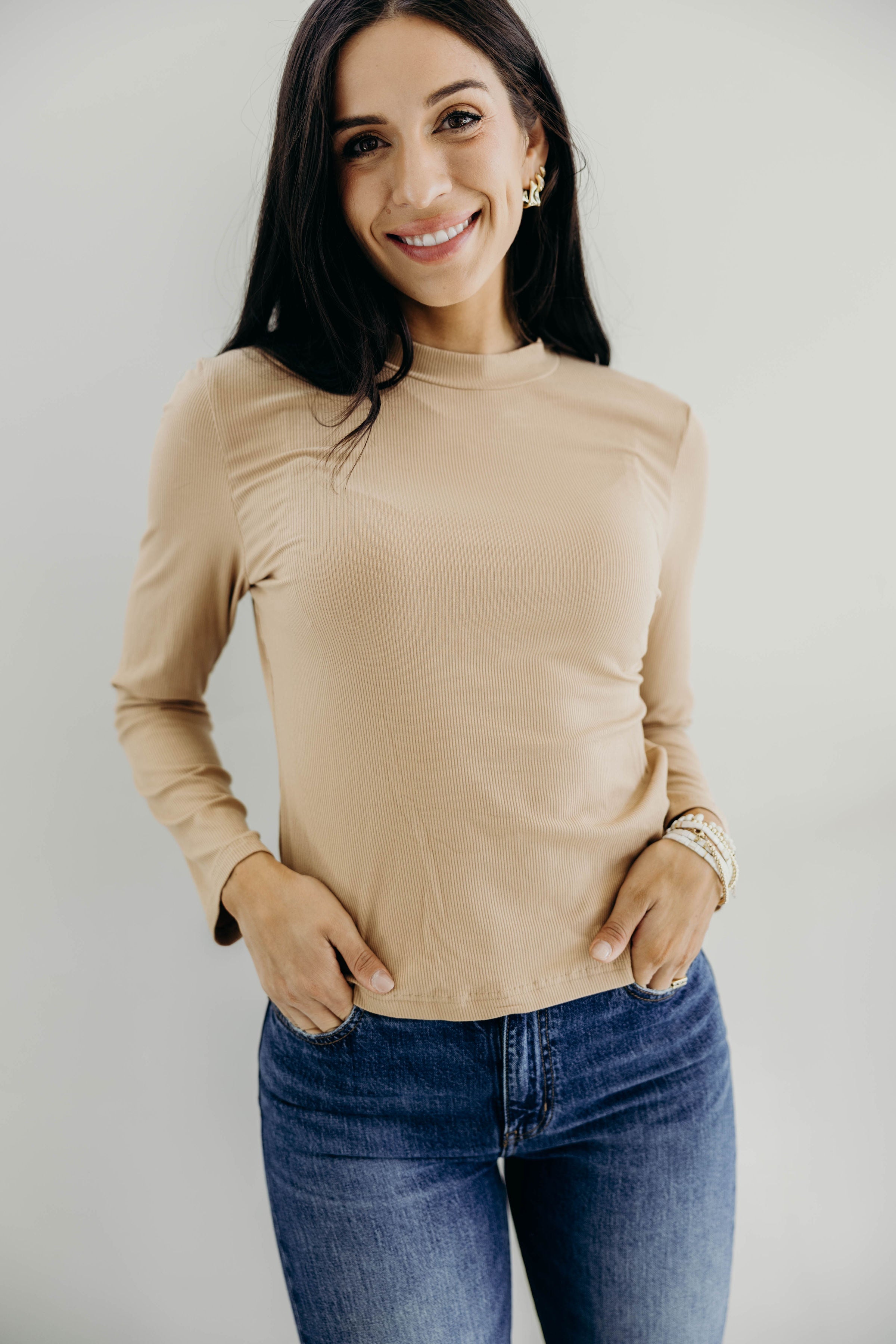 LONG SLEEVE MOCKNECK IN TAUPE