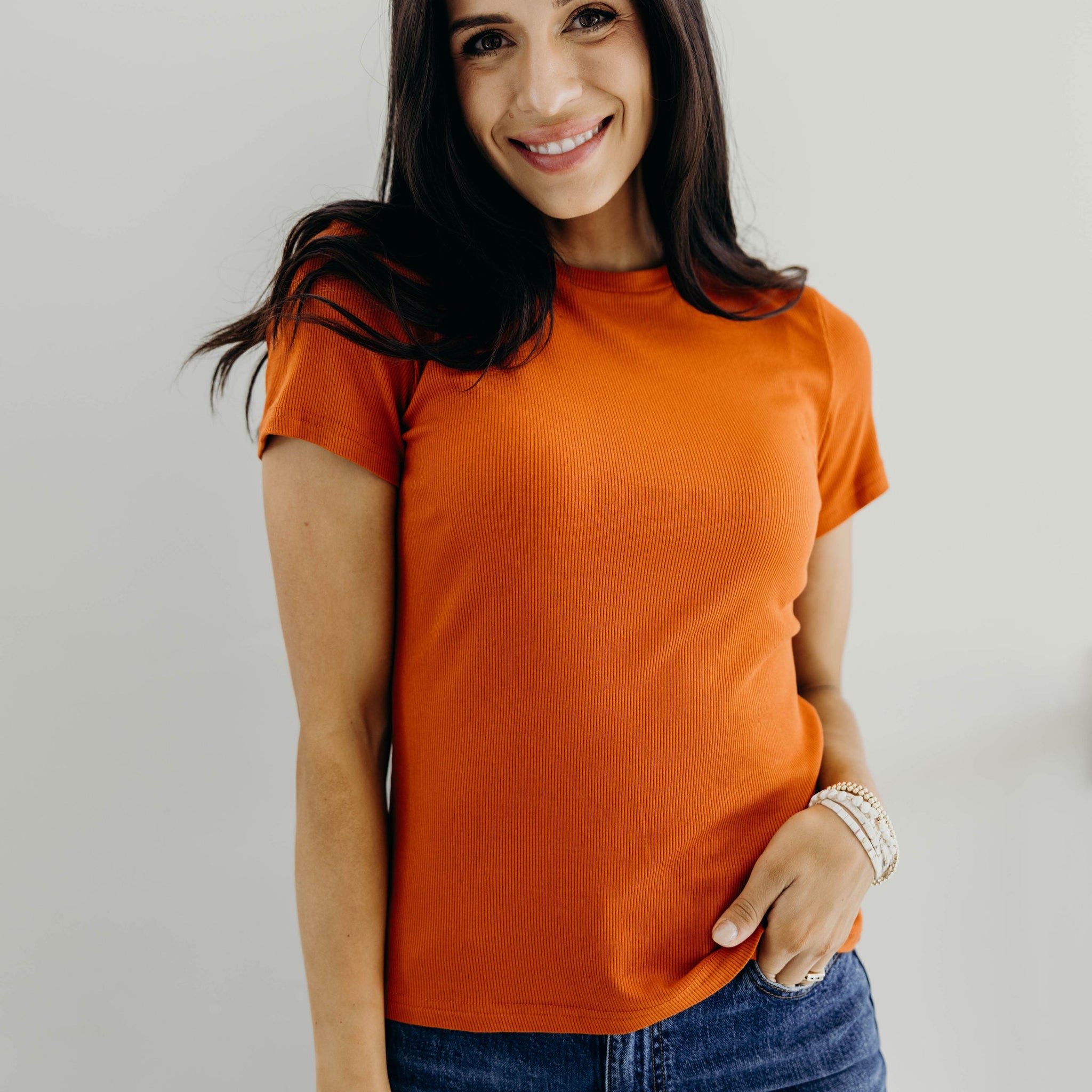 SHORT SLEEVE RIBBED TEE IN BAKED CLAY