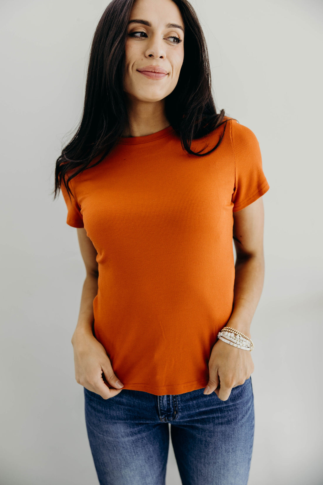 SHORT SLEEVE RIBBED TEE IN BAKED CLAY