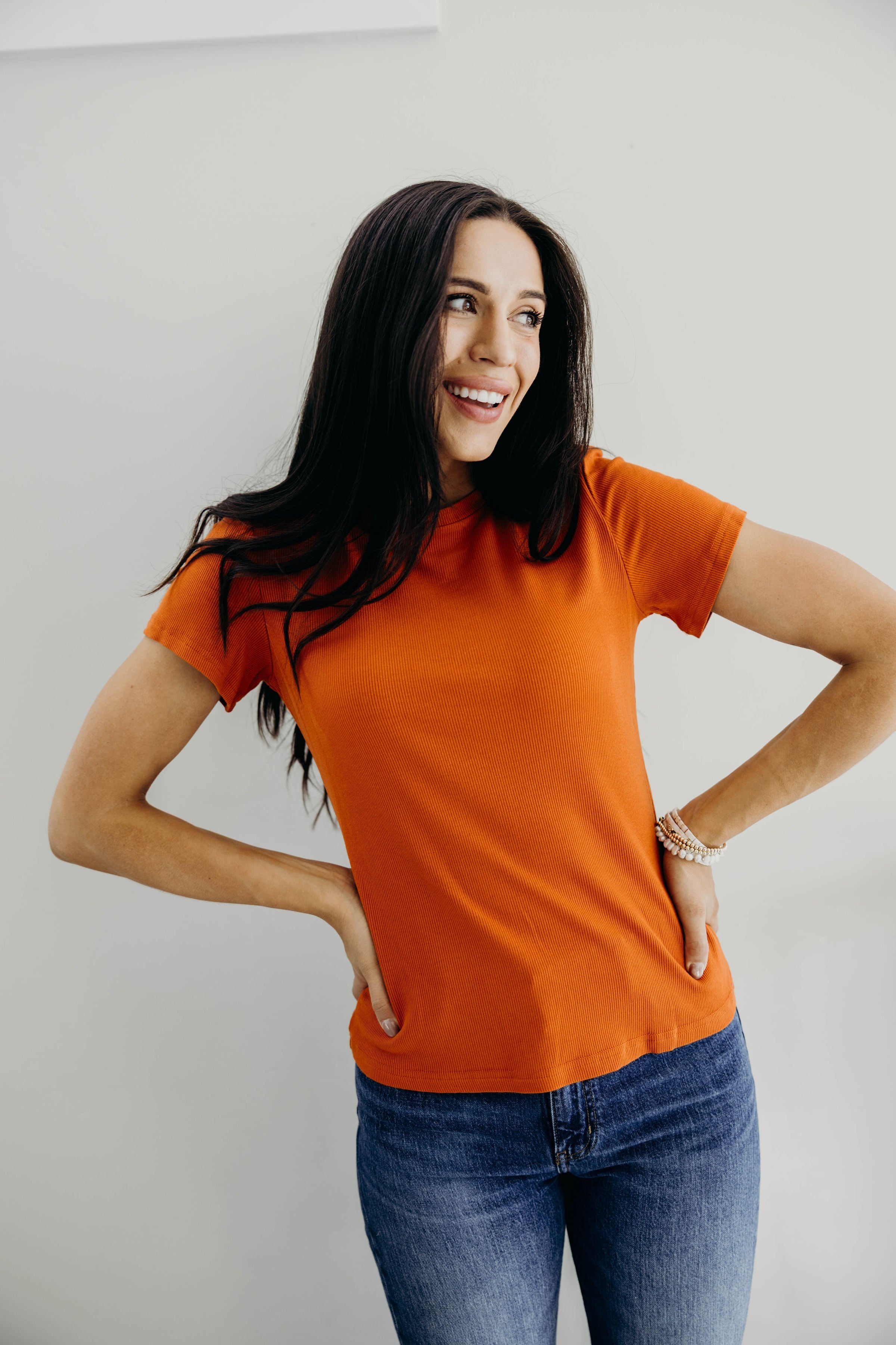 SHORT SLEEVE RIBBED TEE IN BAKED CLAY