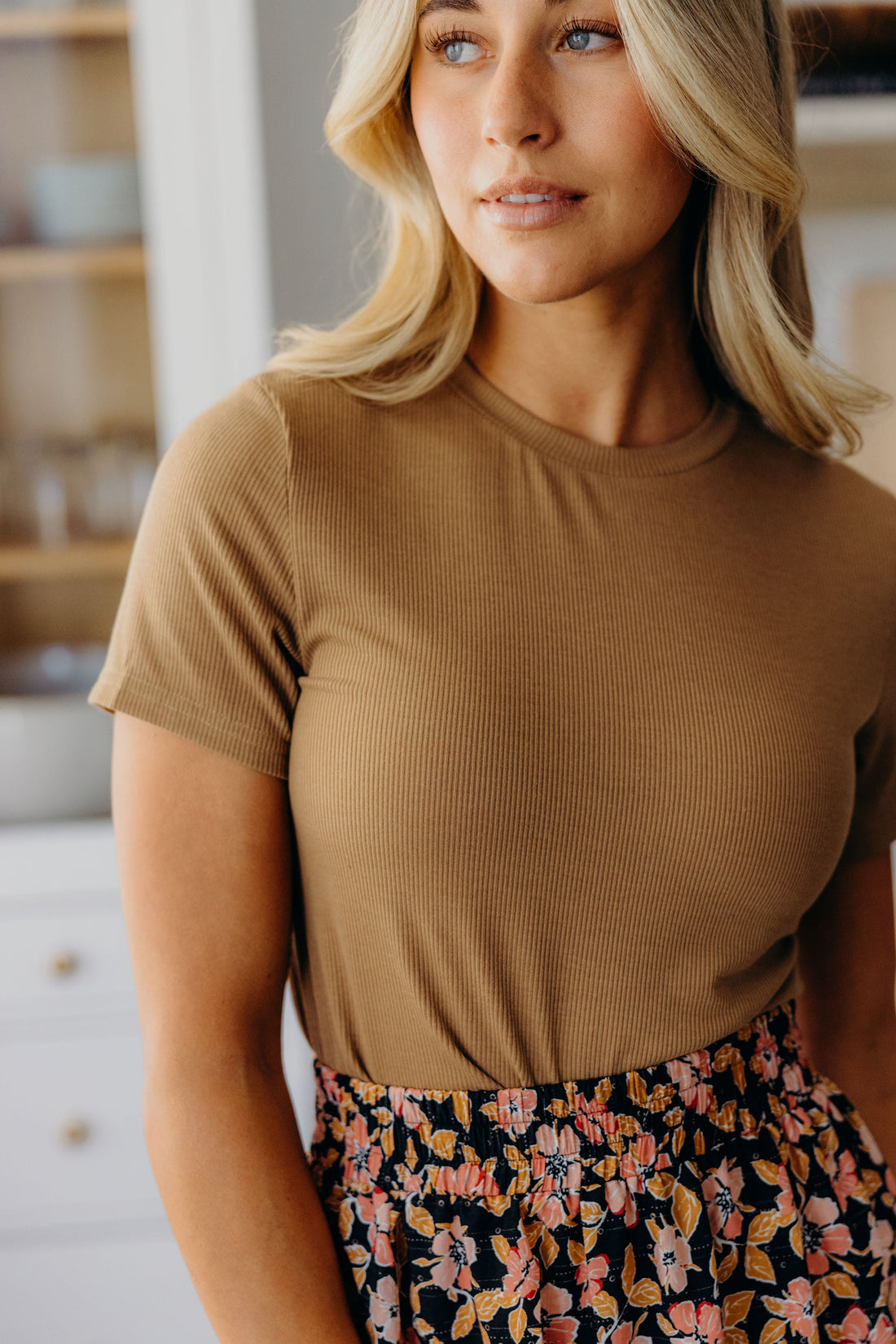 SHORT SLEEVE RIBBED TEE IN CASHEW FINAL SALE