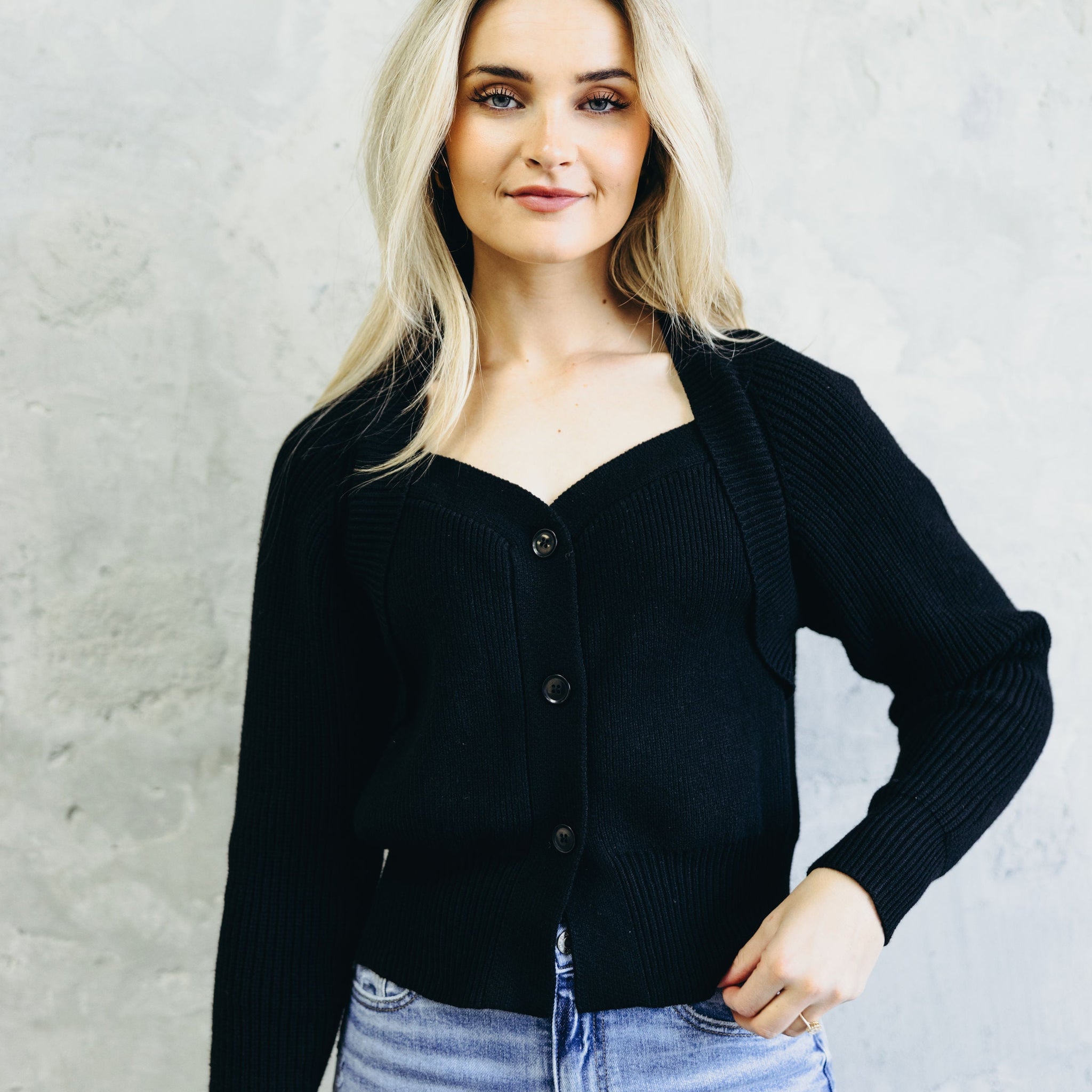 SWEETHEART BUTTON CARDIGAN IN BLACK FINAL SALE