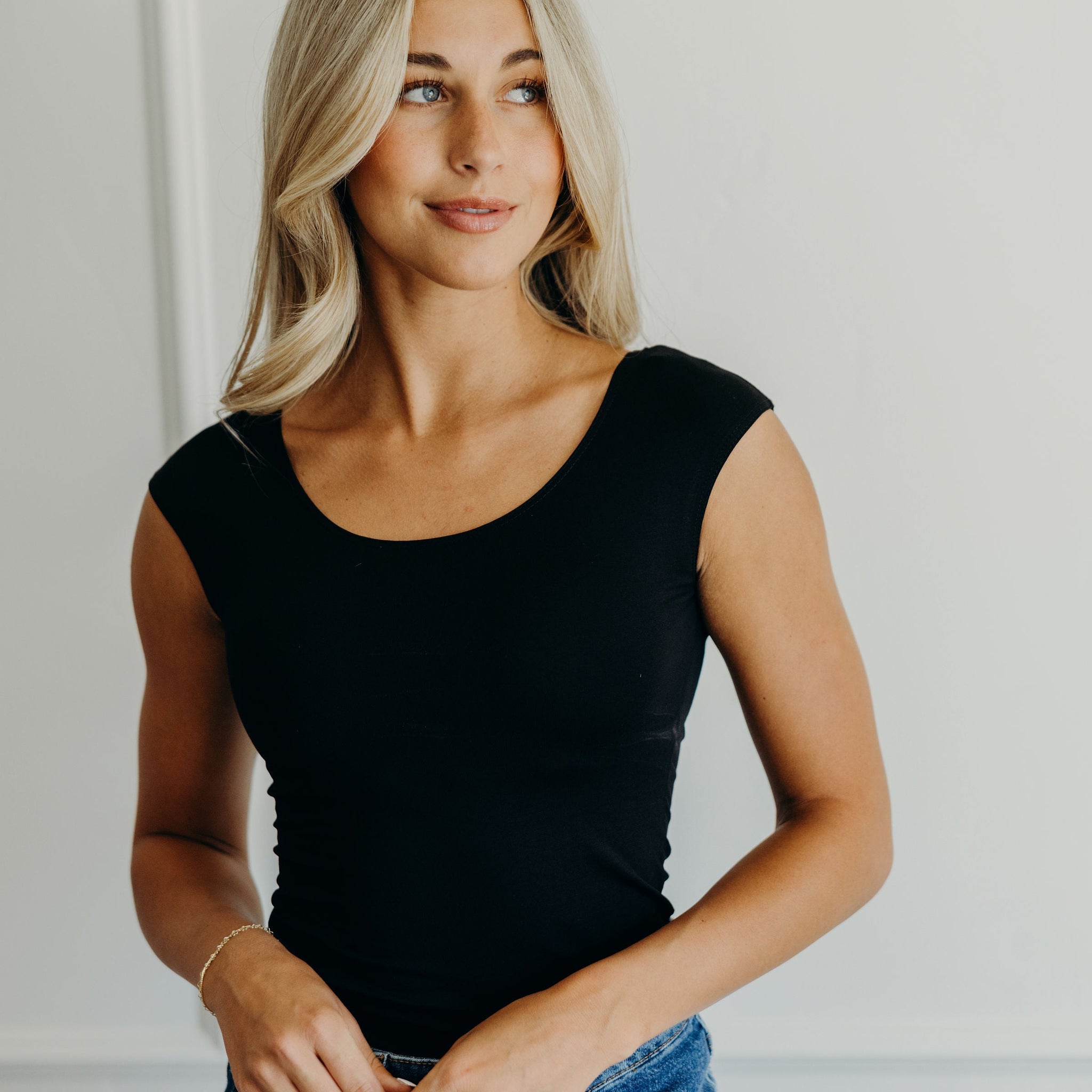 LAYERING CAP SLEEVE IN BLACK