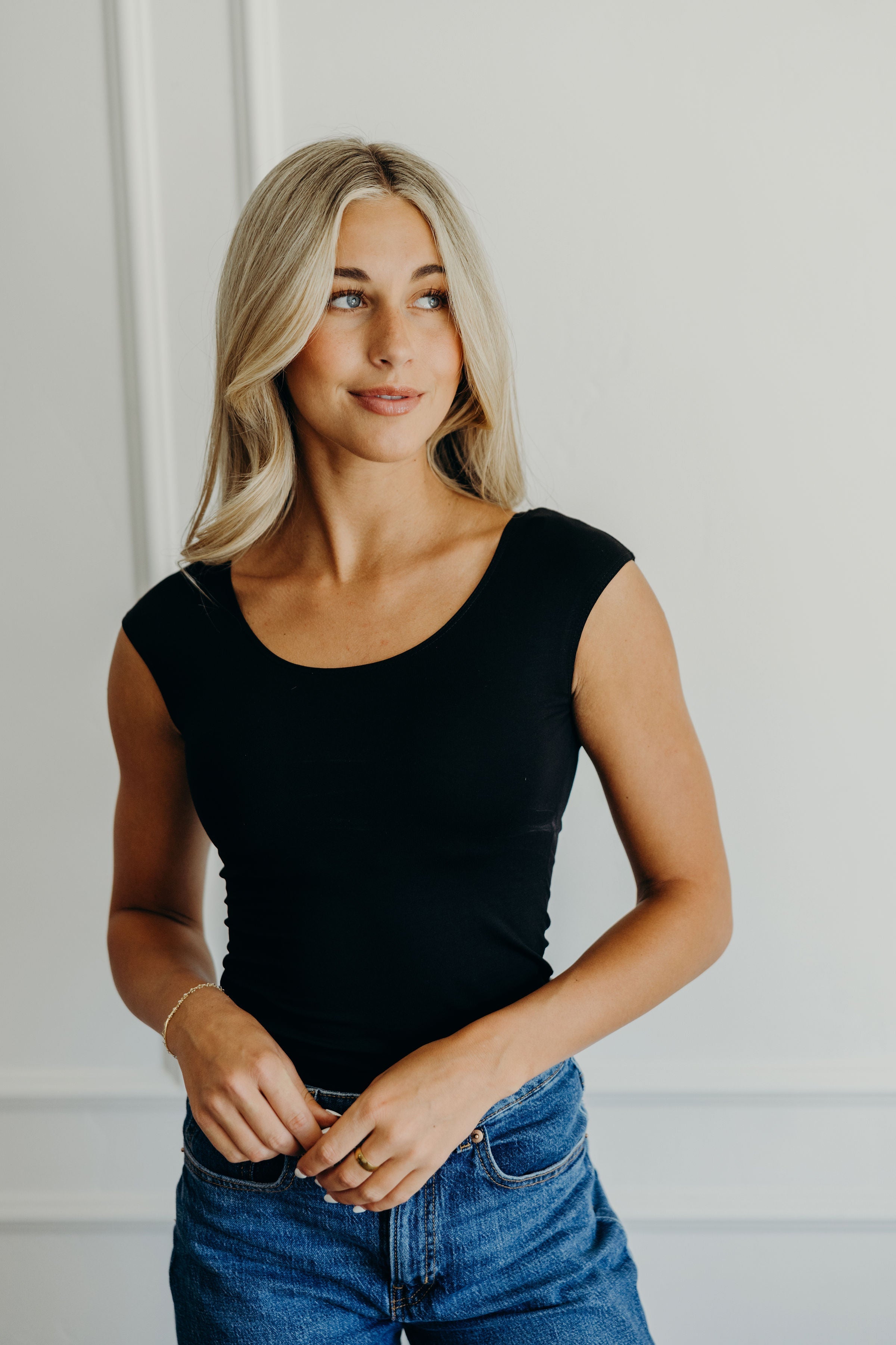 LAYERING CAP SLEEVE IN BLACK