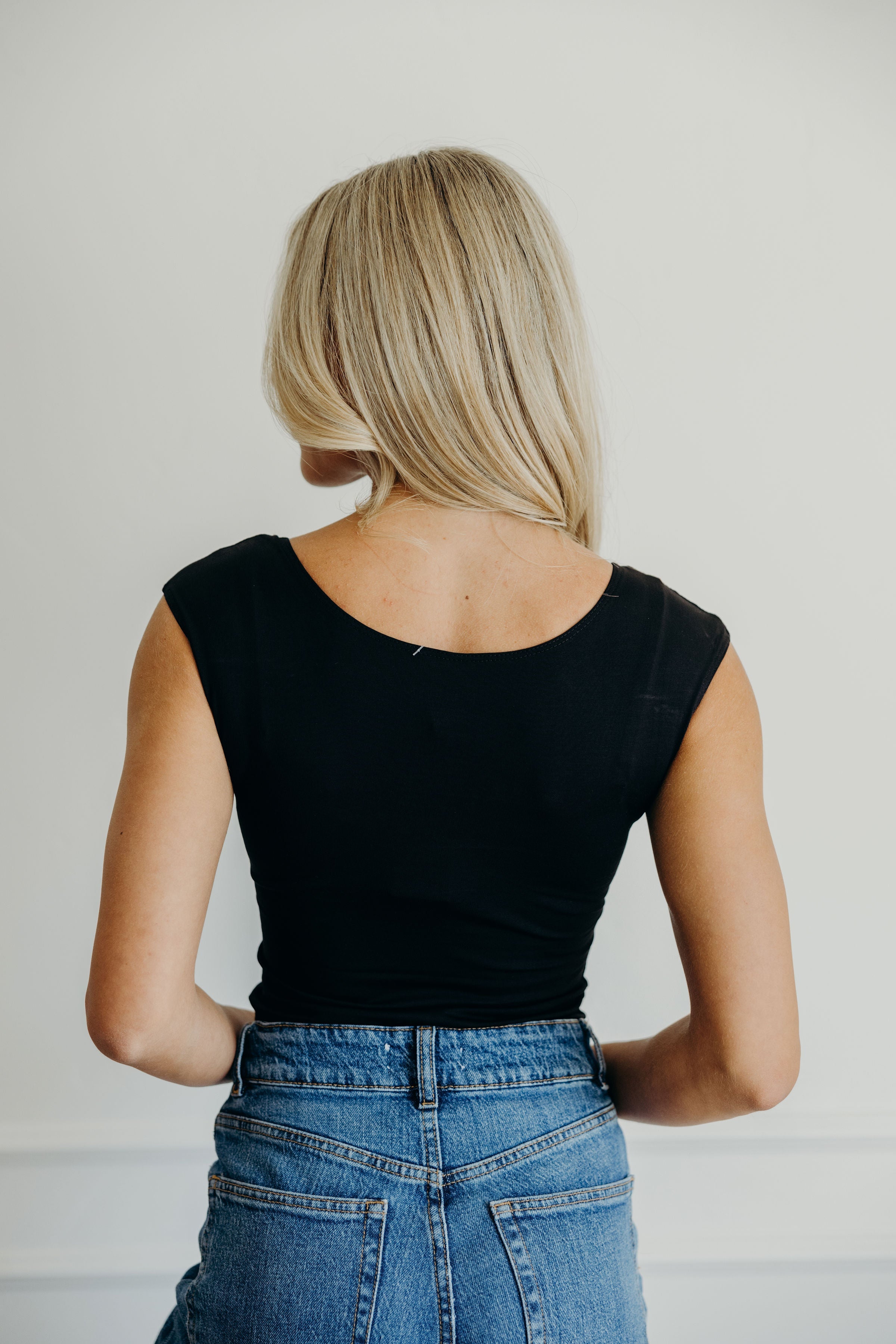 LAYERING CAP SLEEVE IN BLACK