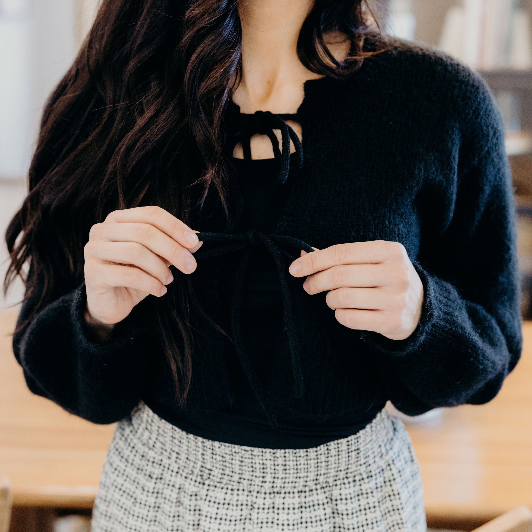 BOW FRONT CROP SWEATER IN BLACK