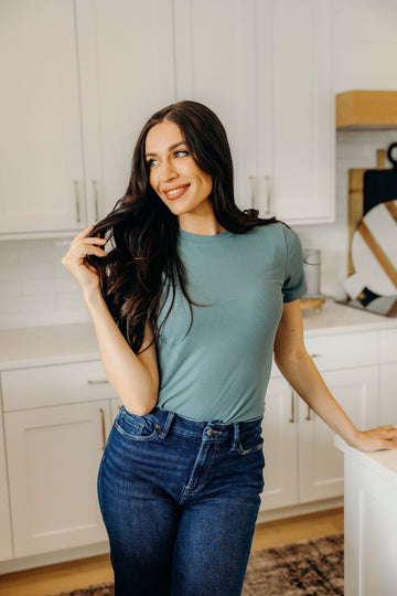 SHORT SLEEVE RIBBED TEE IN GLACIER LAKE FINAL SALE