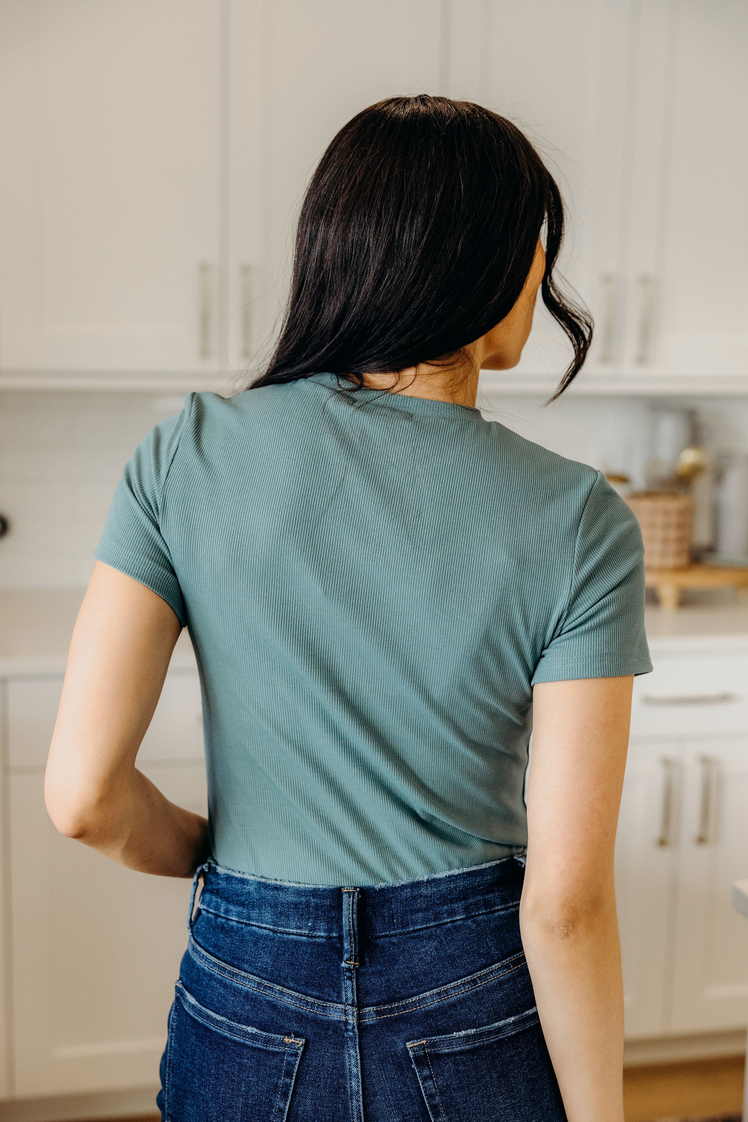 SHORT SLEEVE RIBBED TEE IN GLACIER LAKE FINAL SALE