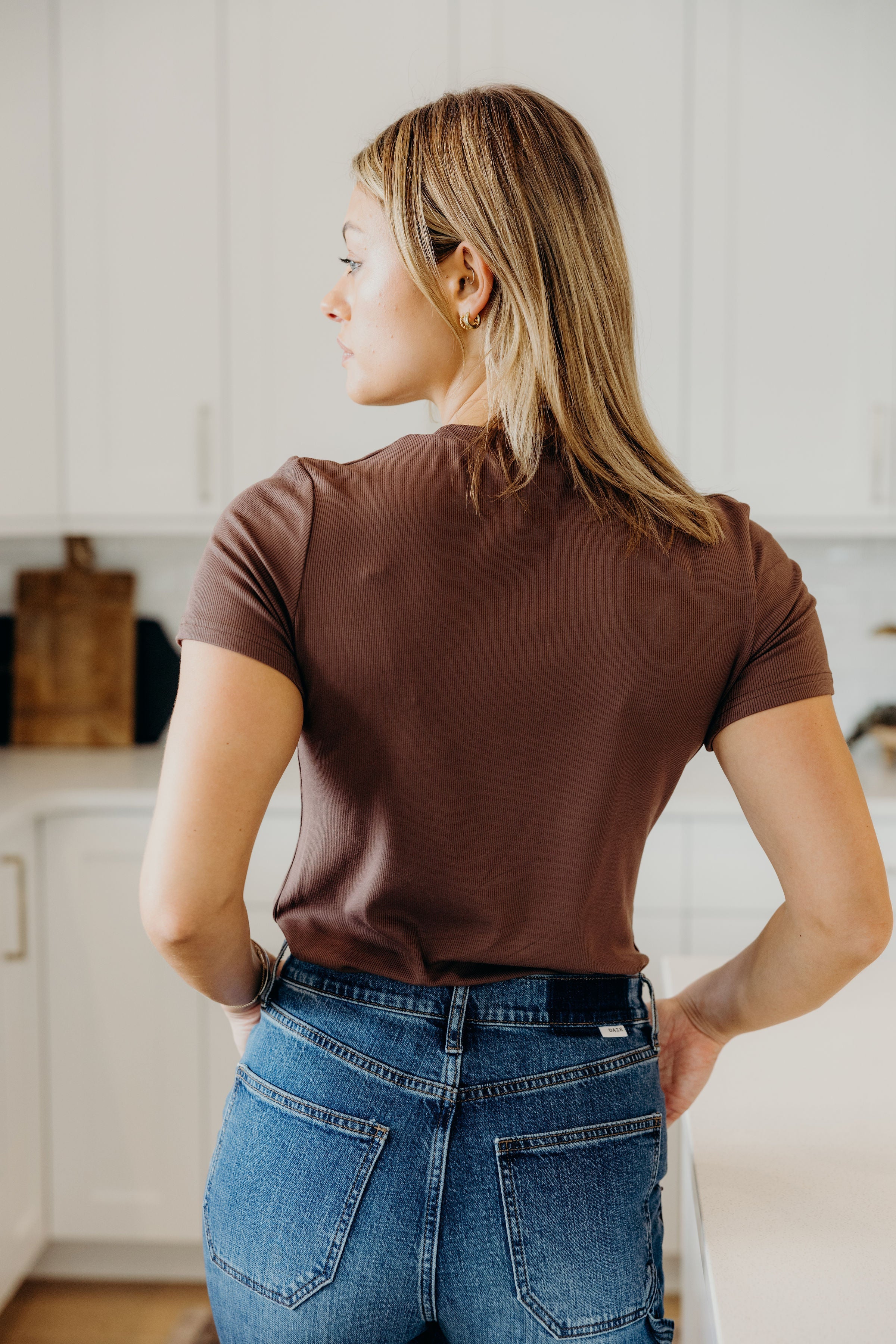 SHORT SLEEVE RIBBED TEE IN RUSTIC BROWN FINAL SALE