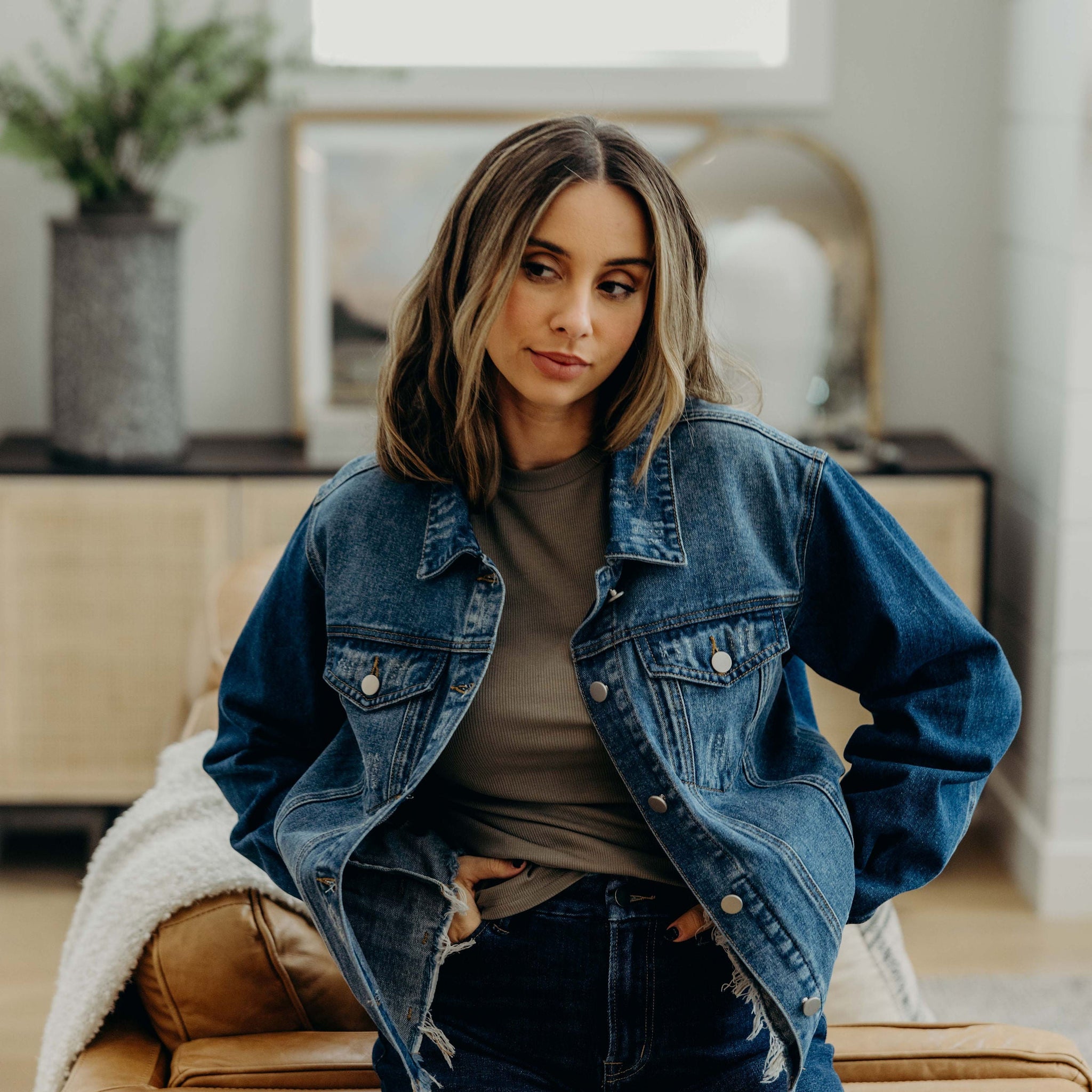 DISTRESSED DENIM JACKET IN INDIGO