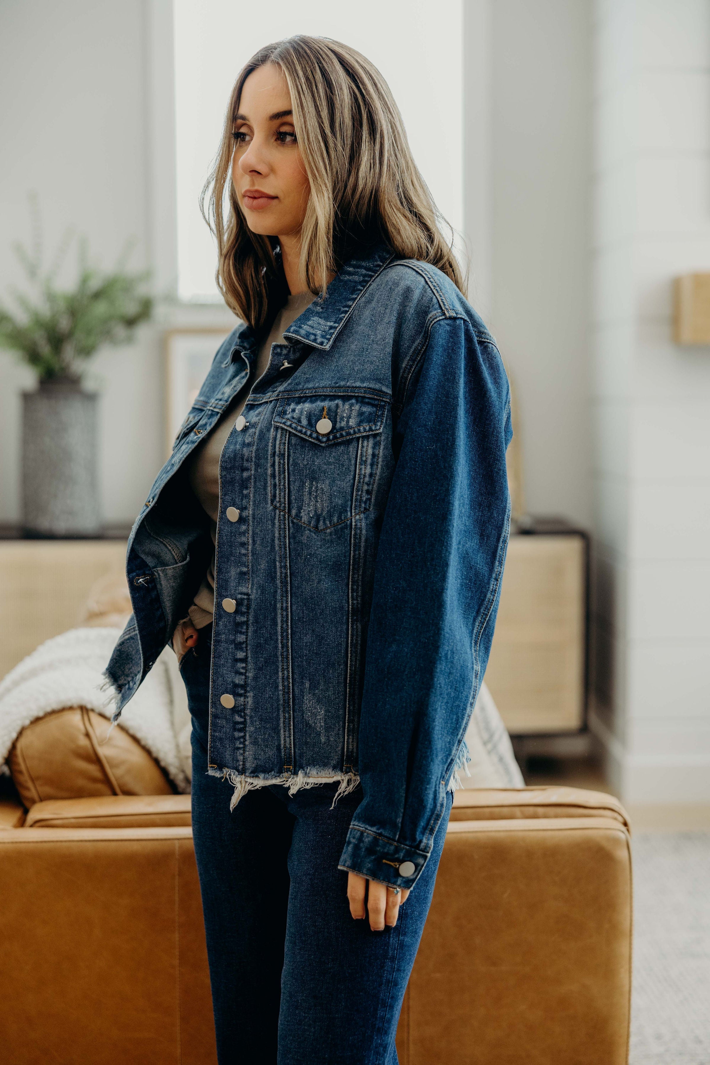 DISTRESSED DENIM JACKET IN INDIGO