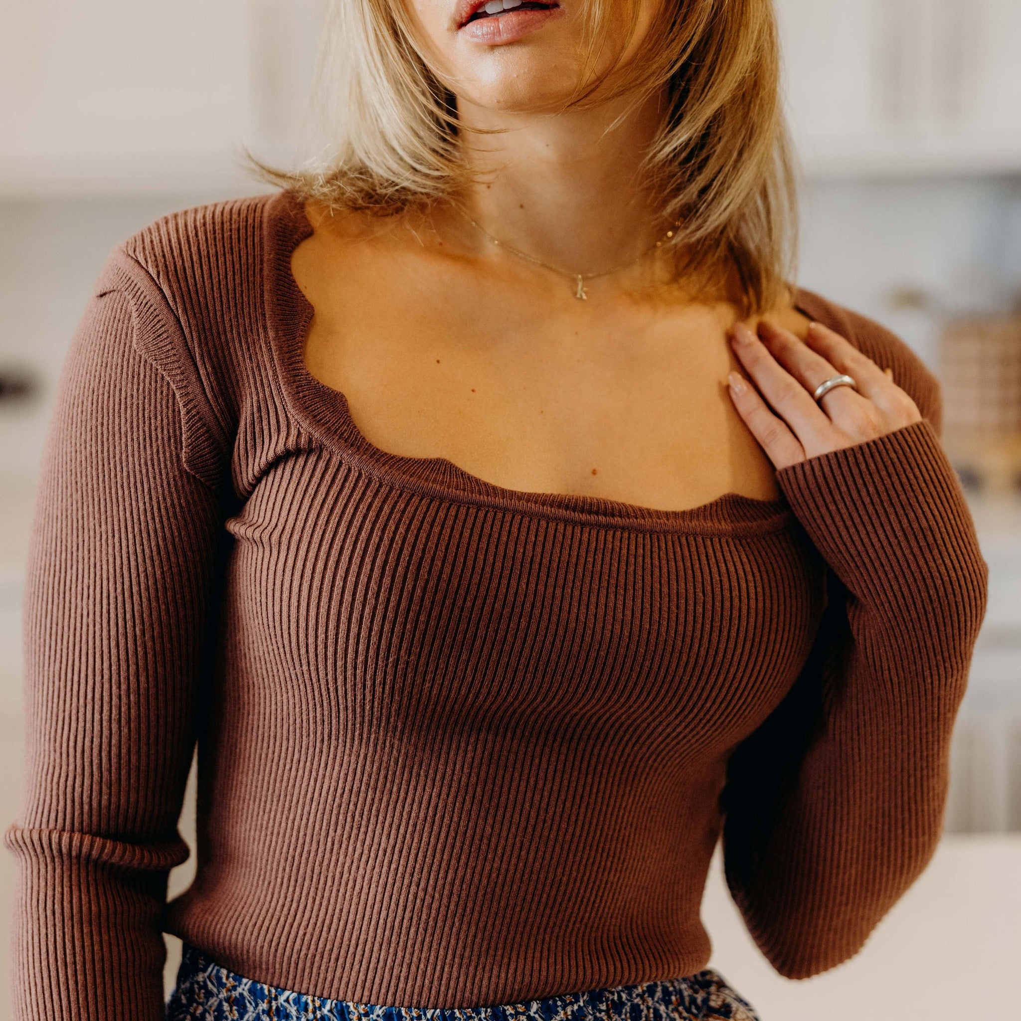 SCALLOP LONG SLEEVE SWEATER IN COCOA BEAN