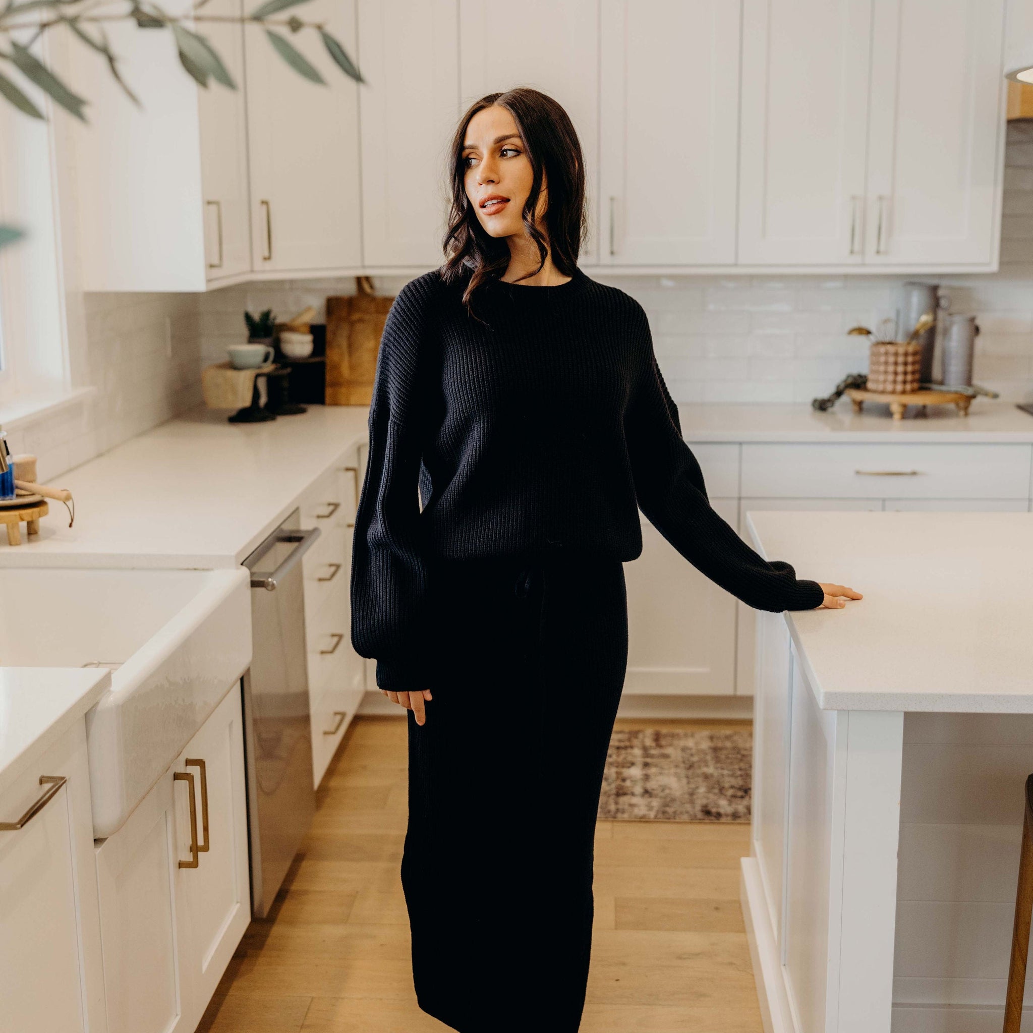 MIDI SWEATER SKIRT IN BLACK