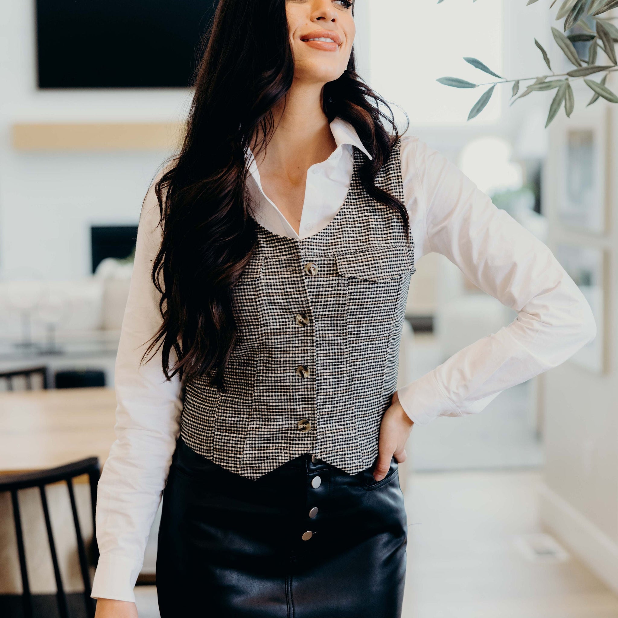 FITTED VEST IN BLACK HOUNDSTOOTH FINAL SALE