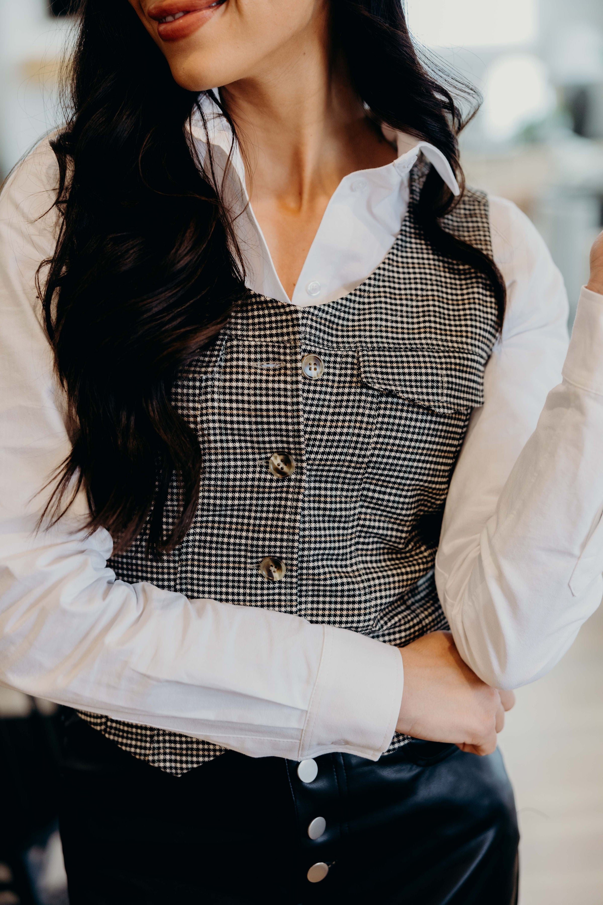 FITTED VEST IN BLACK HOUNDSTOOTH FINAL SALE