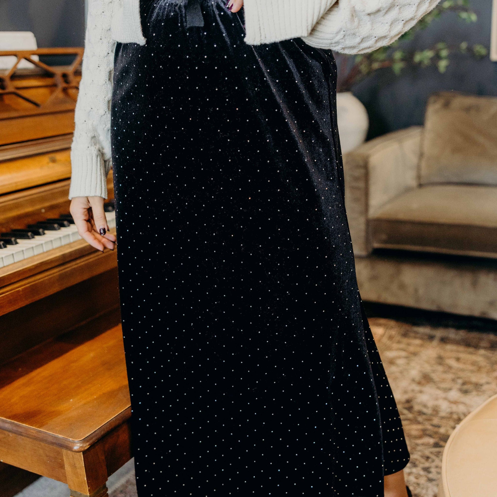 STRAIGHT SKIRT IN BLACK