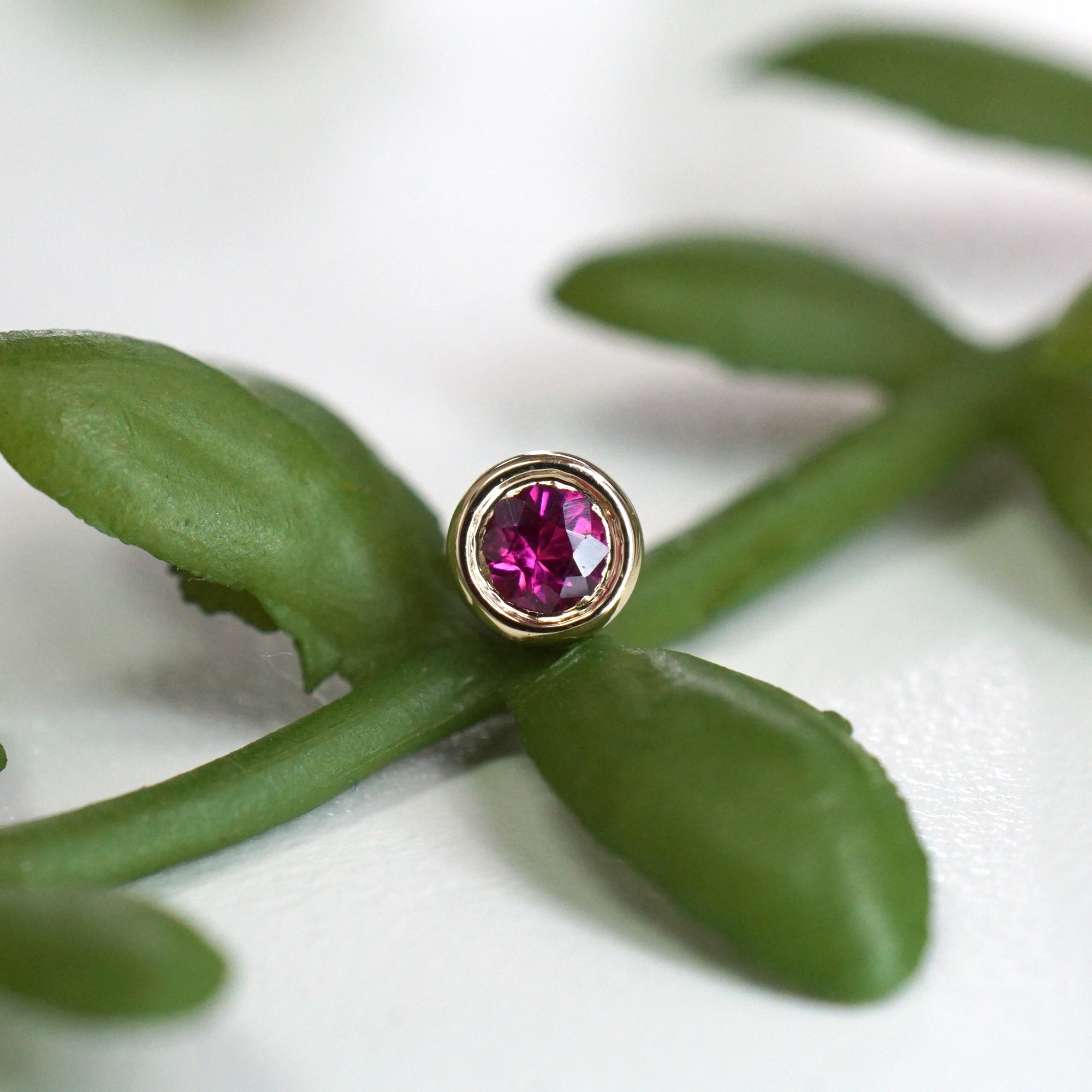 Solitaire - Reitz - Bezel Faceted Gemstone